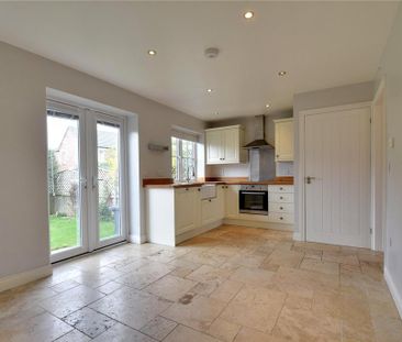 3 bedroom semi-detached house to rent - Photo 3