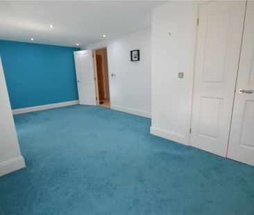 1 Bedroom Flat / Apartment - Sutton Gardens, Winchester - Photo 4