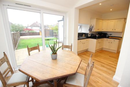 4 bedroom semi-detached house to rent - Photo 4