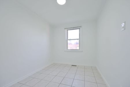 For Lease - 20 East Drive, Toronto, Ontario - Photo 5