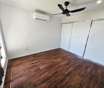 Modern 4 Bedroom Brick Home in Quiet Estate - Photo 4