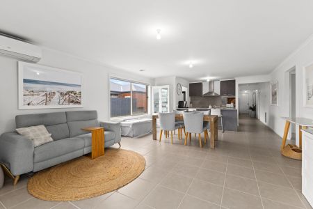 Four Bedrooms in Great Location - Photo 3