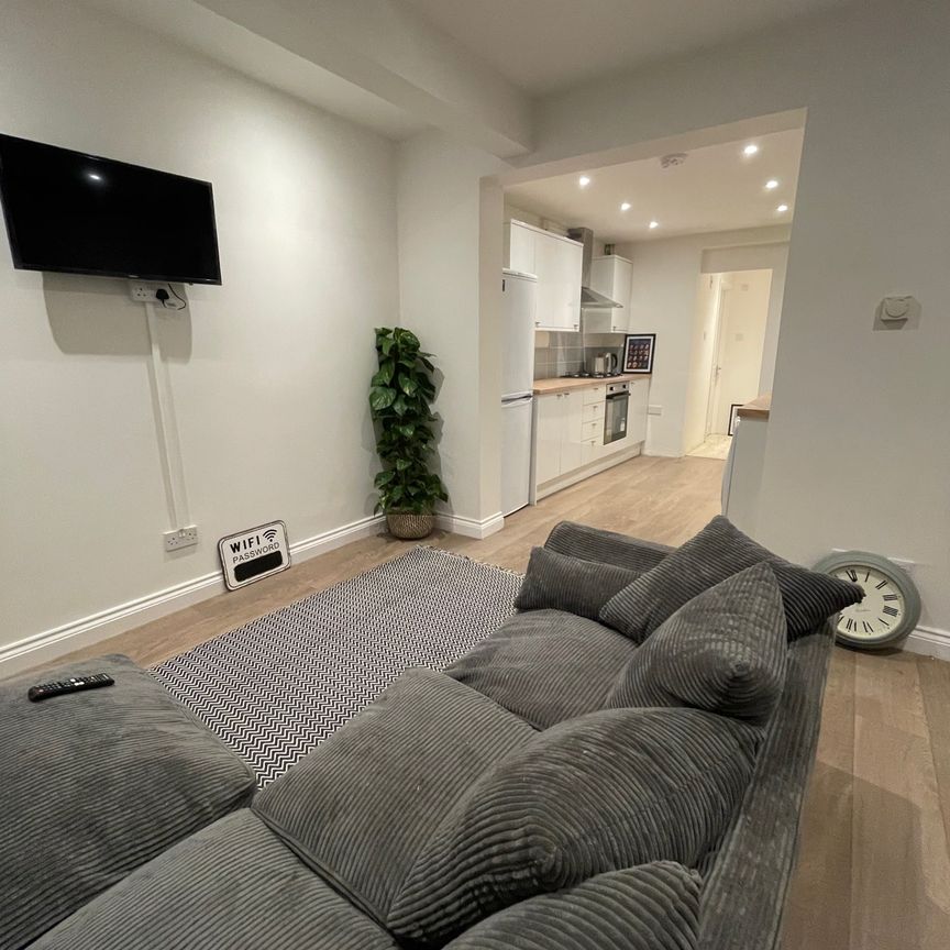 4 bedroom house to rent - Photo 1