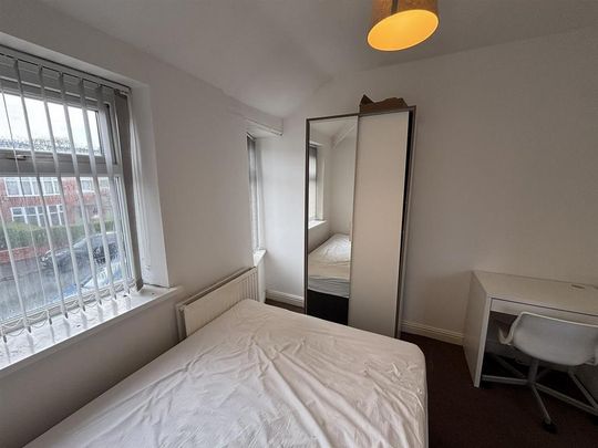 6 bedroom house to rent - Photo 1