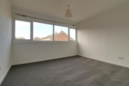 2 bedroom end of terrace house to rent - Photo 4