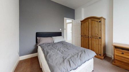 5 bedroom flat to rent - Photo 2