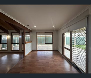 8 Northey Crescent, Hoppers Crossing, Vic 3029 - Photo 4