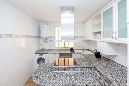 Carrer de Rodrigo de Pertegás, Valencia, Valencian Community 46023 - Photo 3