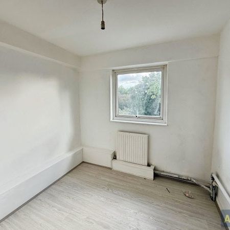 Long Riding, Basildon - Photo 1