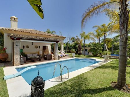 4 bedroom luxury Villa for rent in Nueva Andalucía, Marbella, Malaga, Andalusia - Photo 4