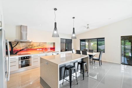 THREE BEDROOM FURNISHED HOME IN SOUGHT AFTER MOUNT SHERIDAN! - Photo 3