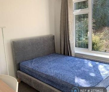 3 bedroom flat to rent - Photo 3
