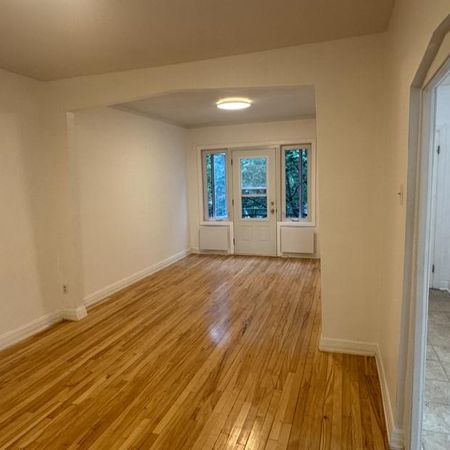 À une minute du metro Fabre (ligne bleue) grand 5 1/2 haut de duplex - Photo 4