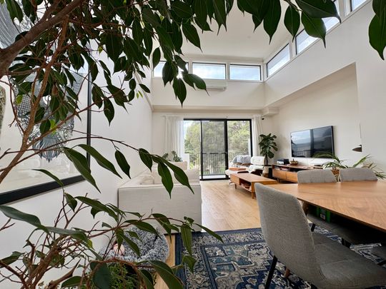 Stylish & contemporary north facing townhouse with an abundance for natural light - Photo 1