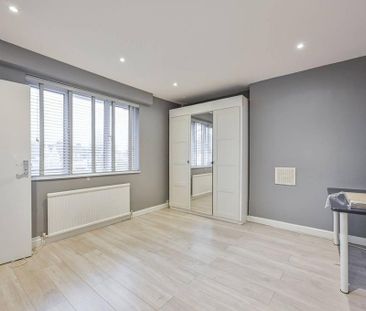 5 bedroom semi-detached house to rent - Photo 5