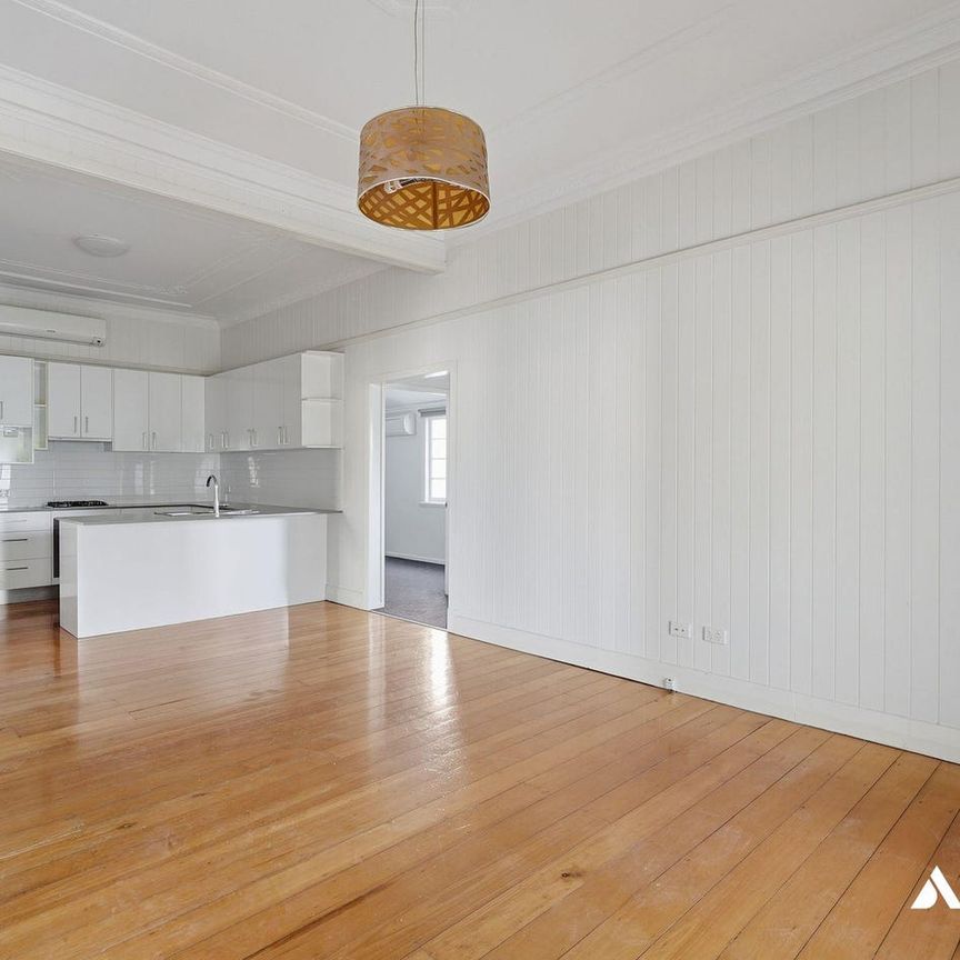 Stylish Renovated Four Bedroom Home in Prime Greenslopes Location - Photo 1