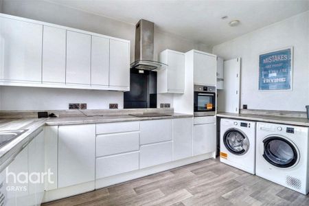 1 bedroom in a house share to rent - Photo 5