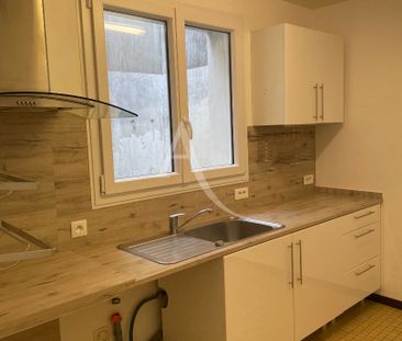 Location Appartement 3 pièces 64m² FONTENAY LE COMTE 85200 - Photo 5