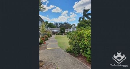 Quality 3 bedroom townhouse in a great estate - Photo 2