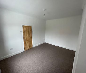3 bedroom flat to rent - Photo 3