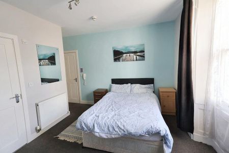 1 bedroom in a house share to rent - Photo 4