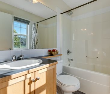 Spacious 3 Bedroom Family Home For Rent In Quiet Prestwick Community - Photo 2