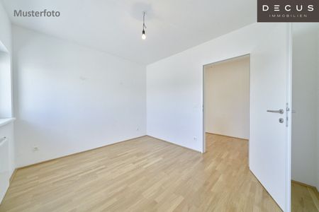 | 3-ZIMMER WOHNUNG | MIT LOGGIA | TOLLE VERKEHRSANBINDUNG | NIEDRIGE ENERGIEKOSTEN - Photo 3