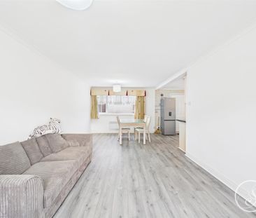 Langbar Garth, Leeds - Photo 1