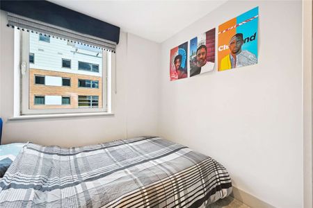 A contemporary three bedroom lateral apartment in Consort Rise House featuring 24/7 concierge and gym. - Photo 5