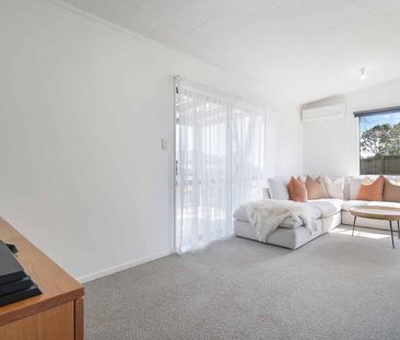 Light and bright Helensville Home - Photo 4
