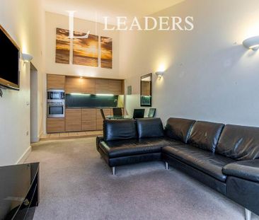 2 bedroom flat to rent - Photo 2