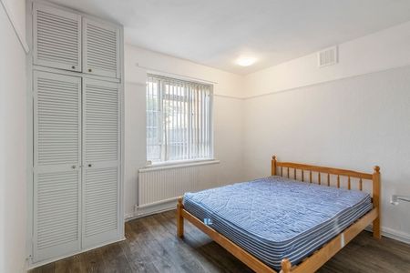 2 Bed Flat, Tavistock Road, CR0 - Photo 2