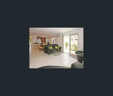 Quiet Home With Park View - Photo 3