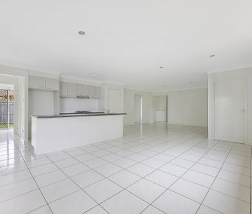 Fantastic low maintenance home! - Photo 2