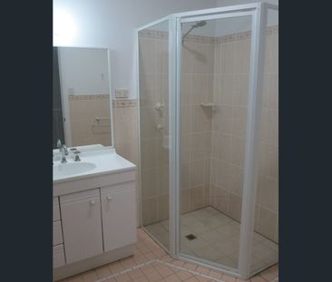 SPACIOUS TOWNHOUSE - Photo 6