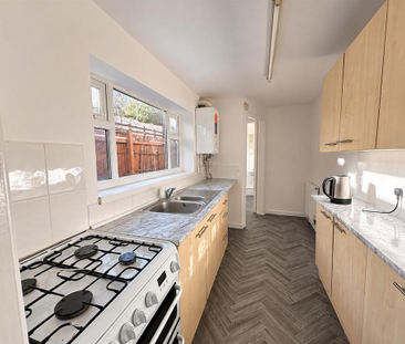 3 bedroom end of terrace house to rent - Photo 4