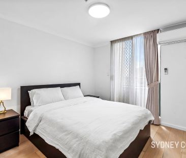 FULLY RENOVATED APARTMENT IN A FANTASTIC LOCATION | Furnished - Photo 2