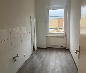 Helle 3-Raum-Wohnung im schönen Ammendorf sucht neuen Mieter! - Foto 1