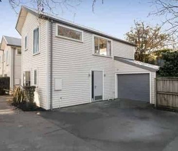 Stylish 3BR Townhouse in Sydenham - Photo 4