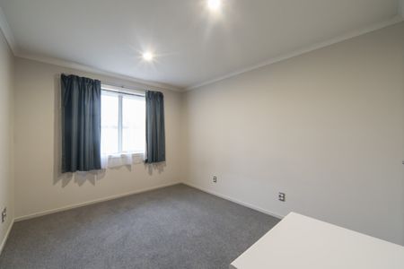 Four Bed, Four Bath Close to the University - Photo 5