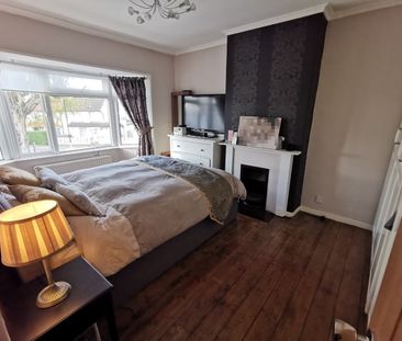 3 Bed Semi-Detached House, Brenley Gardens, SE9 - Photo 5