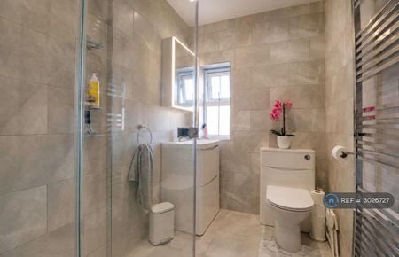 4 bedroom detached house to rent - Photo 5