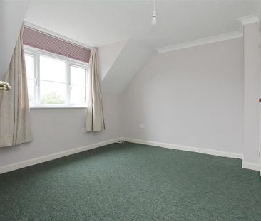 4 bedroom detached house to rent - Photo 3