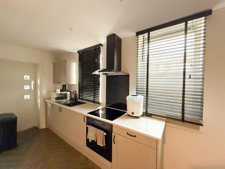 Heath Square, Haywards Heath RH16 1AT - Photo 5