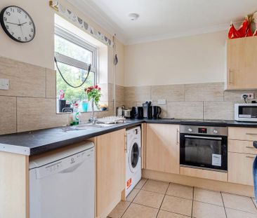 4 bedroom semi-detached house to rent - Photo 5