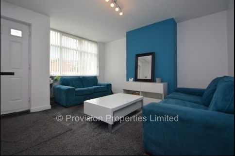 4 Bedroom Houses Near The Leeds University - Photo 1