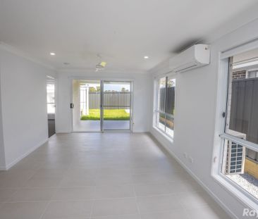 STUNNING 4-BEDROOM DUPLEX IN FORSTER!! - Photo 3