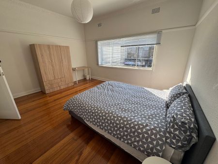 Caulfield North - Photo 4