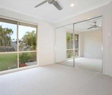 5 BEDROOM FAILY HOME WITH VIEWS AND 2ND LIVING - Photo 6