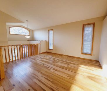 568 Glenwright Crescent NW — Single Family Home - Photo 6